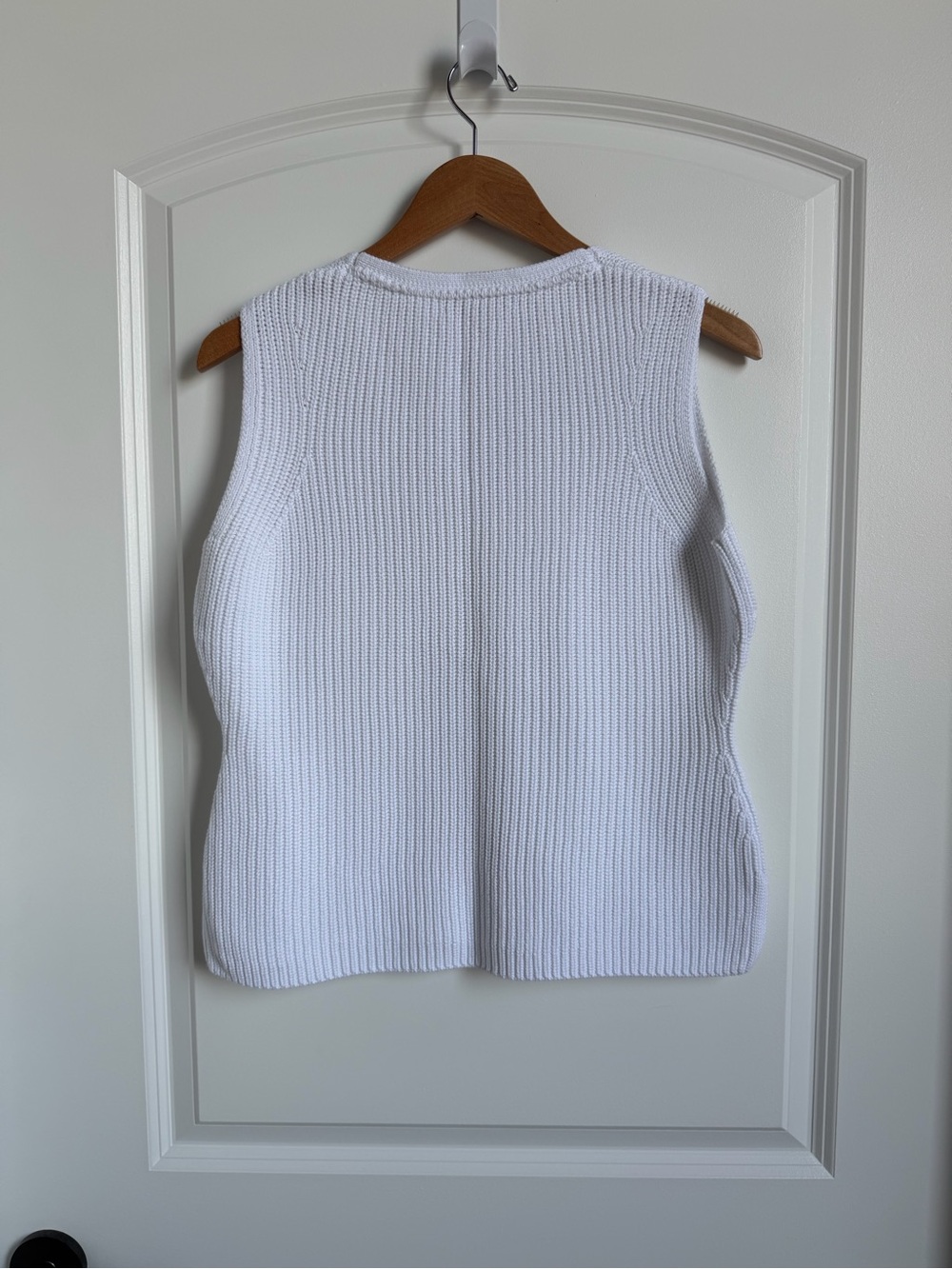 Tommy Bahama Women’s White Ribbed V-Neck Sweater Tank Top - Picture 3 of 6